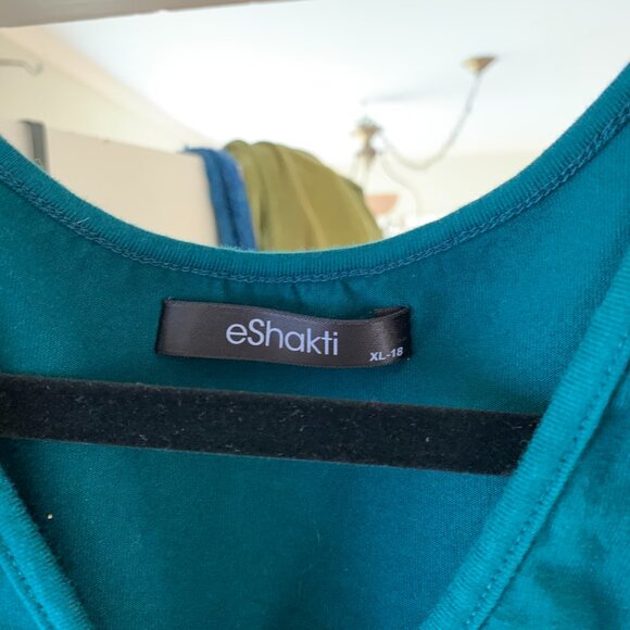 Eshakti faux-wrap blouse with button cuff - Picture 2 of 4
